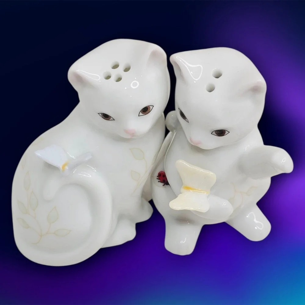 LENOX PORCELAIN  SALT & PEPPER SHAKERS SET CATS WITH BUTTRFLY